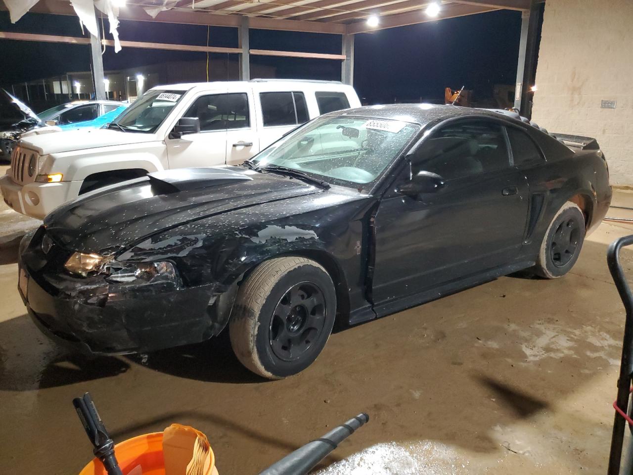 FORD MUSTANG 2000
