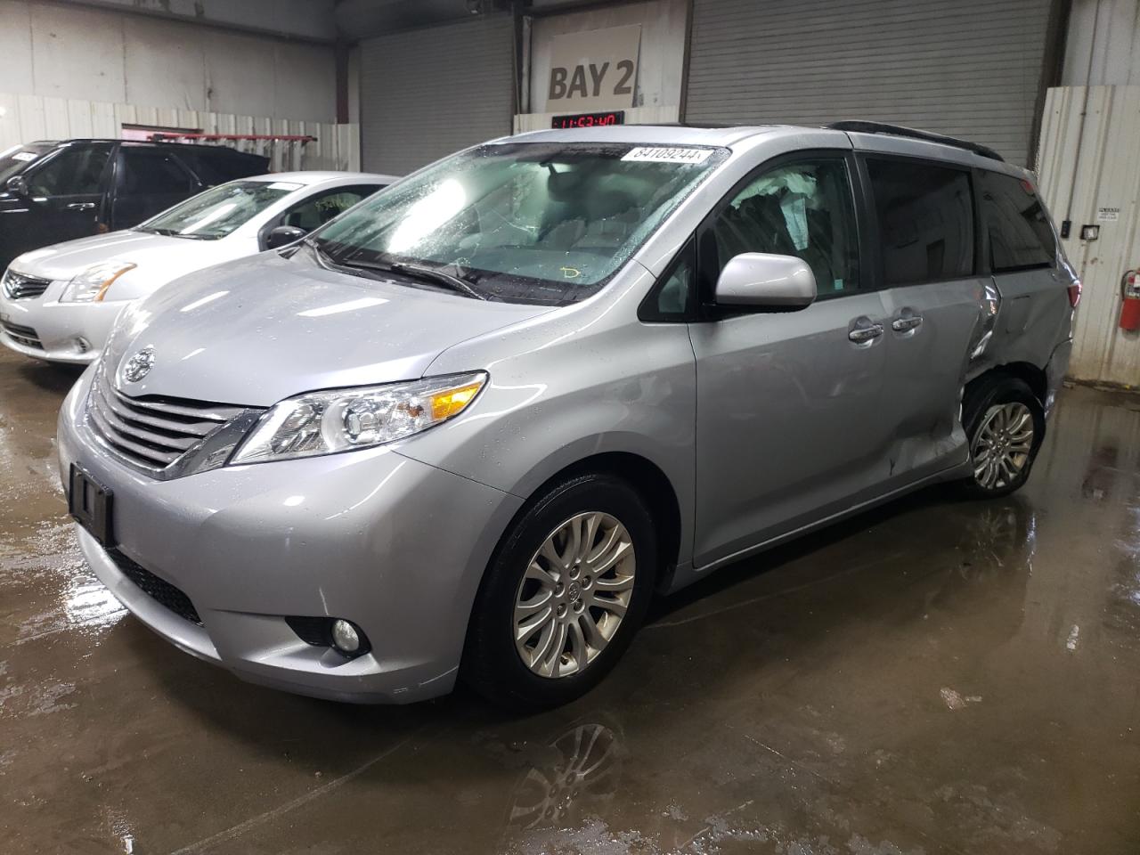 TOYOTA SIENNA XLE 2015