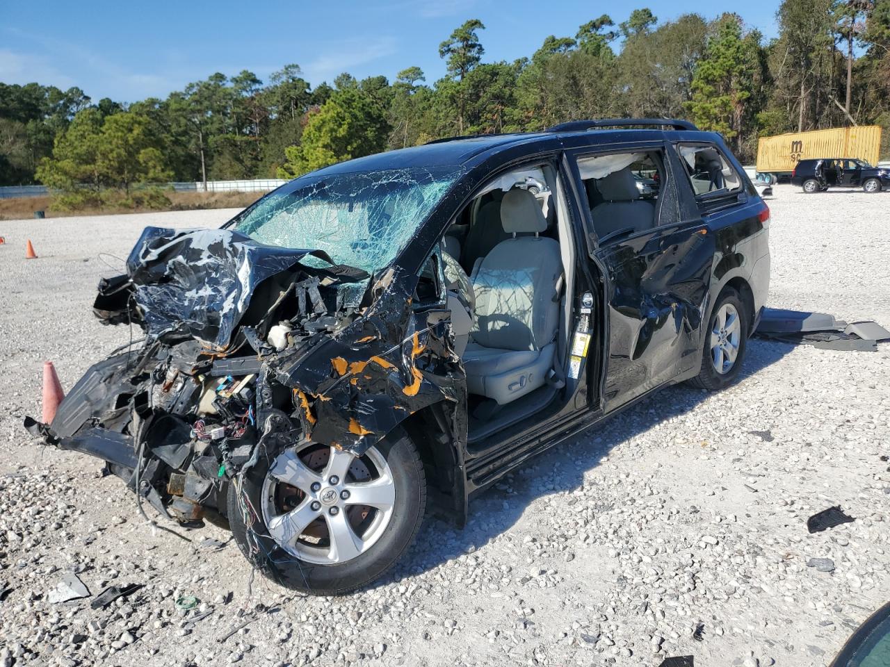 TOYOTA SIENNA LE 2012
