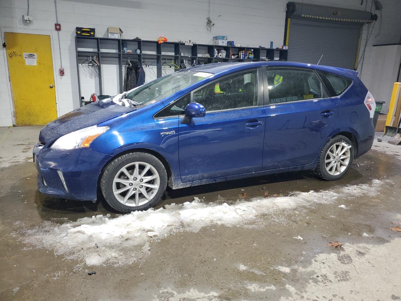 TOYOTA PRIUS V 2012