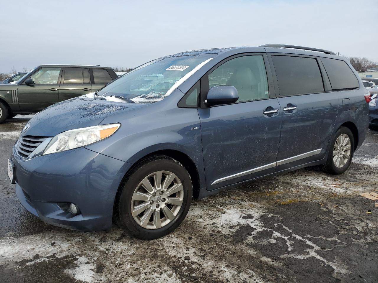 TOYOTA SIENNA XLE 2016