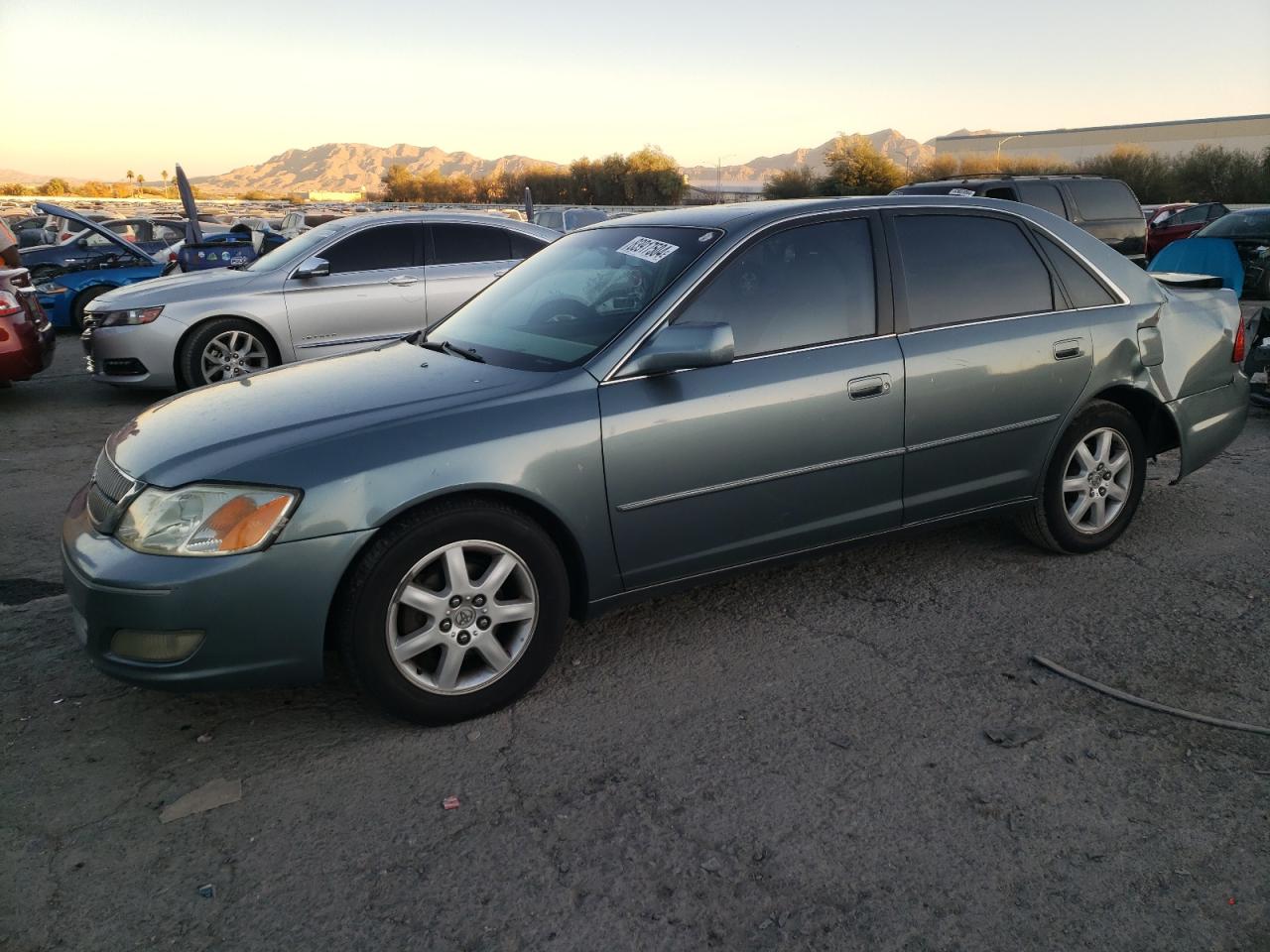 TOYOTA AVALON XL 2000