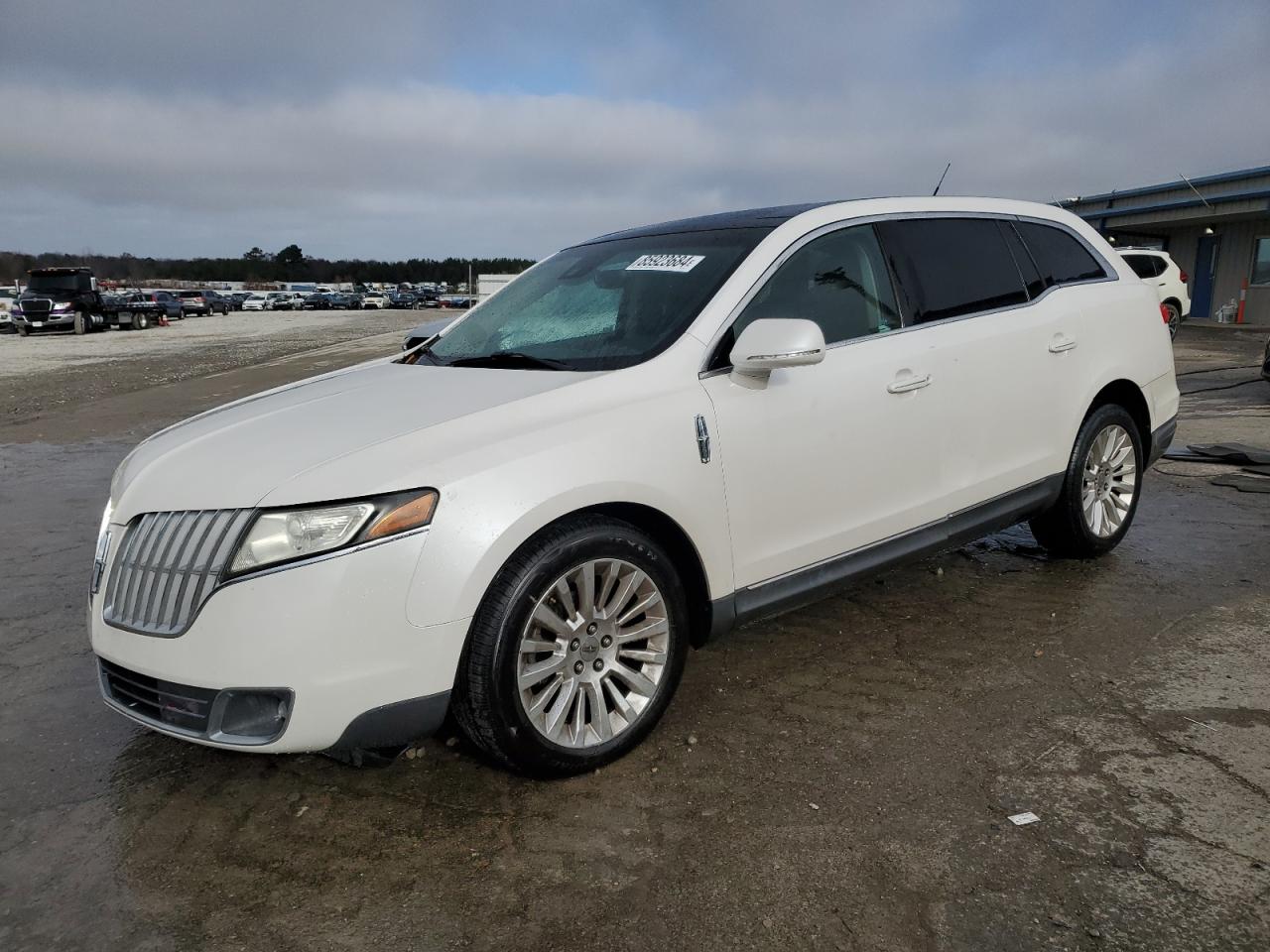LINCOLN MKT 2011