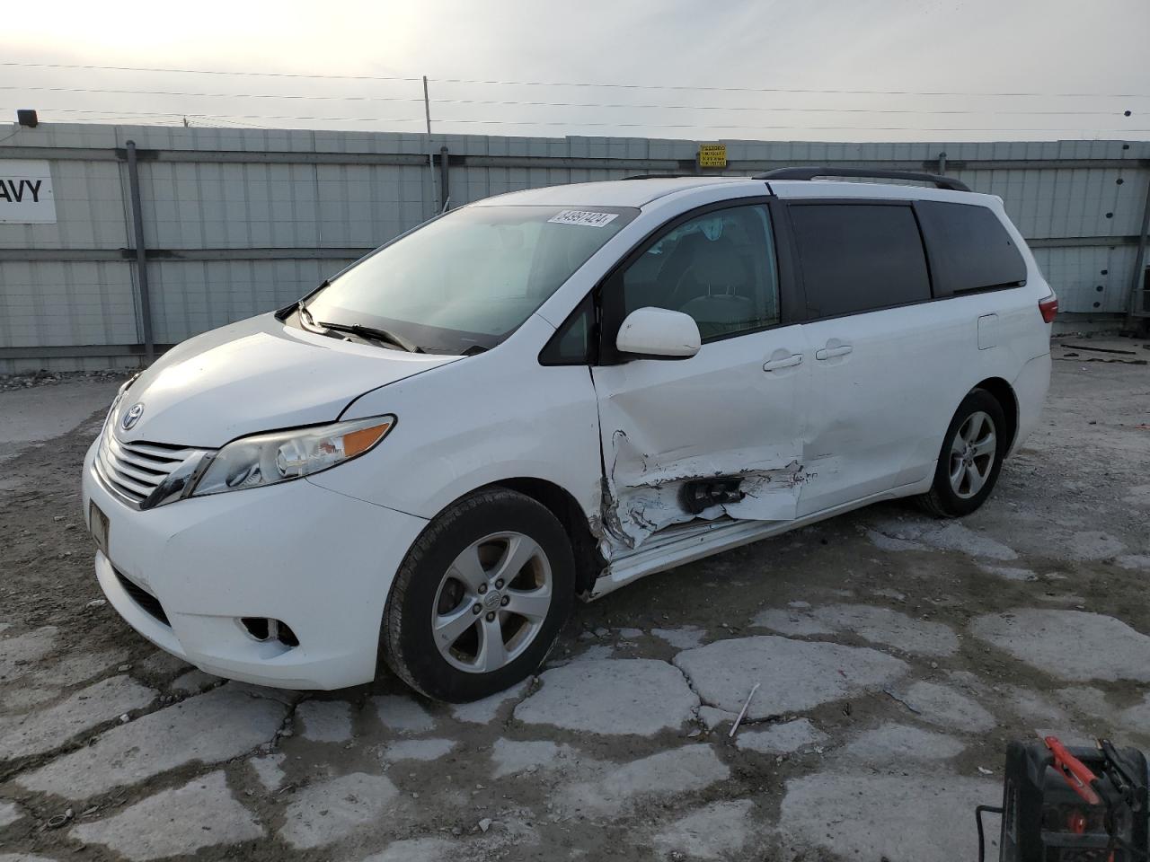 TOYOTA SIENNA LE 2015