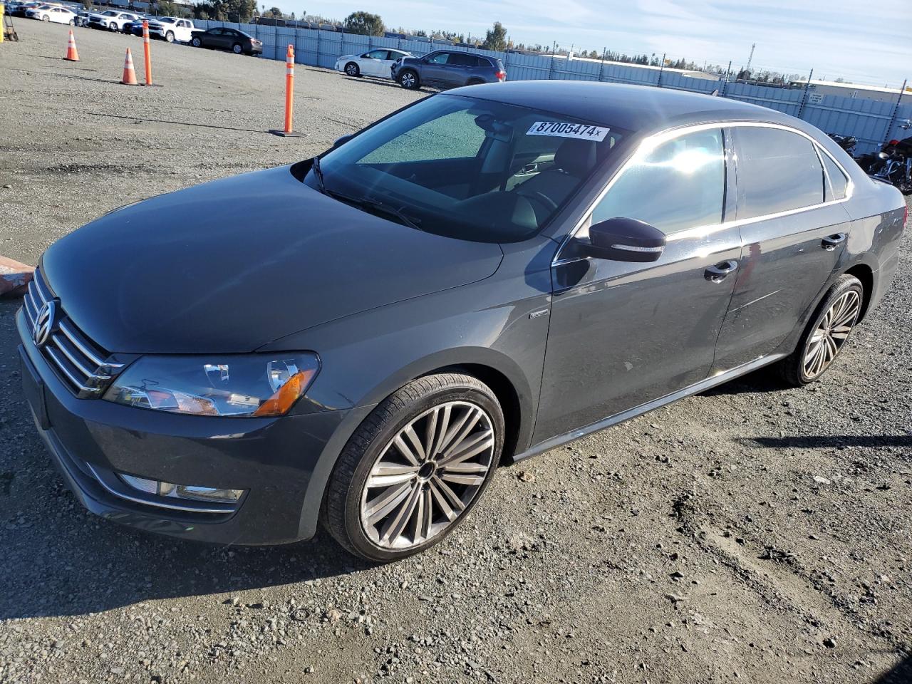 VOLKSWAGEN PASSAT SE 2015