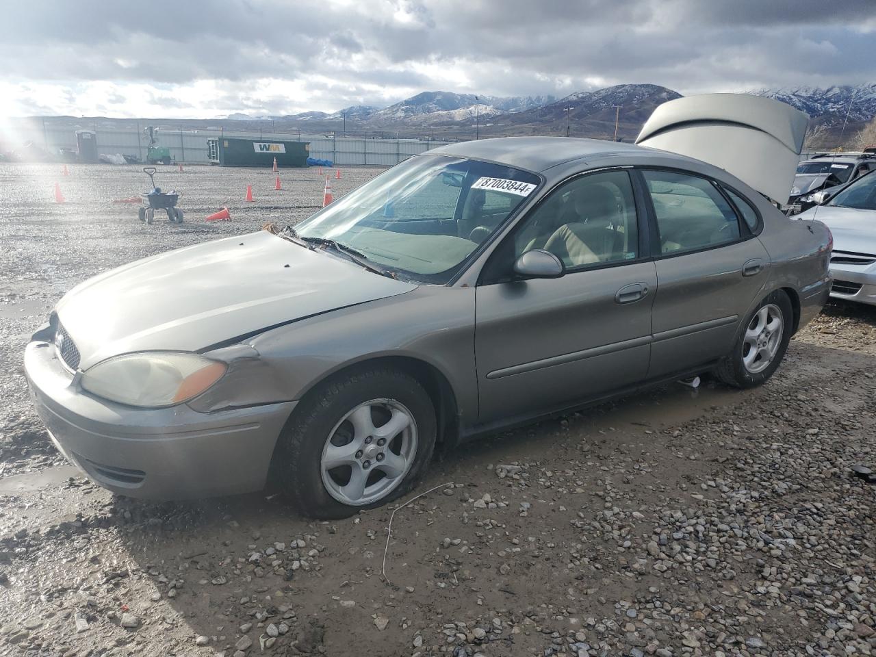 FORD TAURUS 4D 2004
