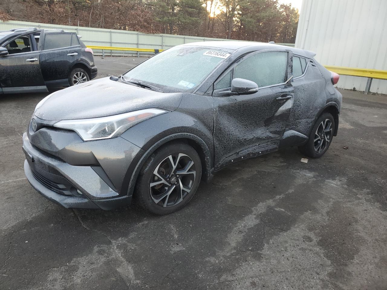 TOYOTA C-HR XLE 2019