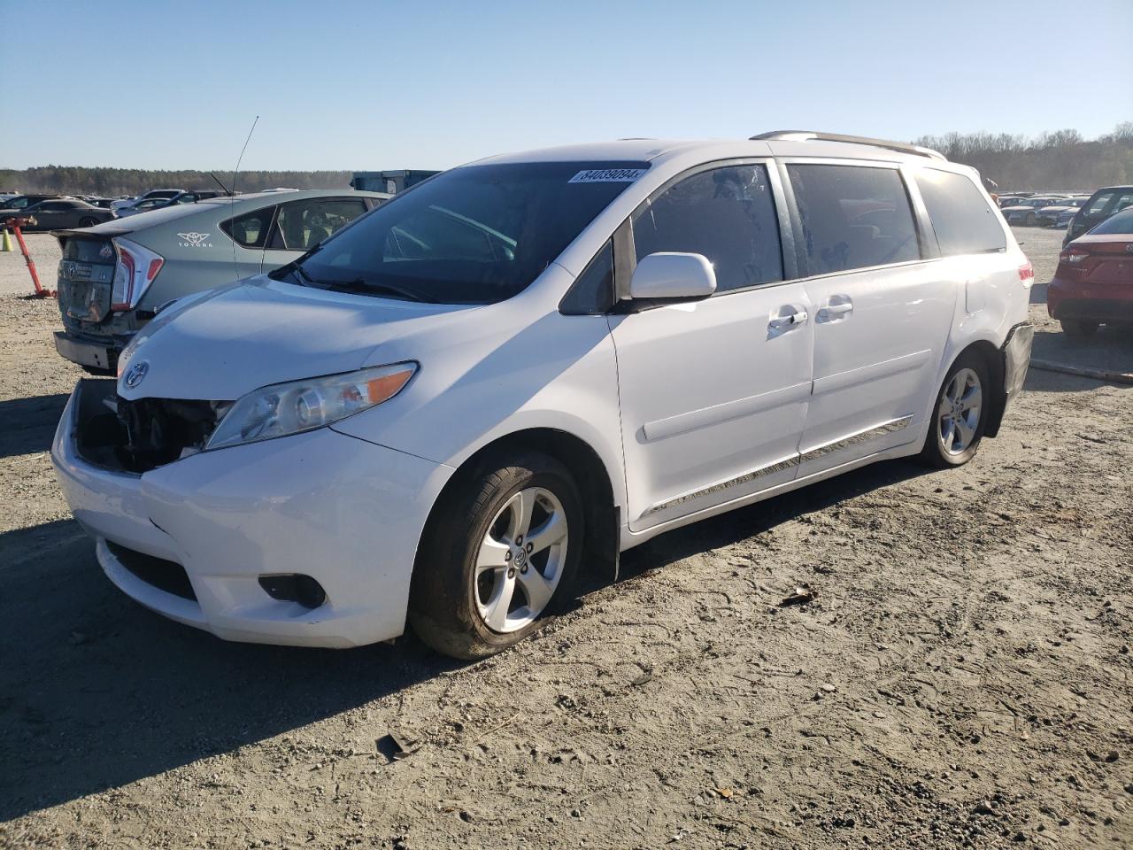 TOYOTA SIENNA LE 2014