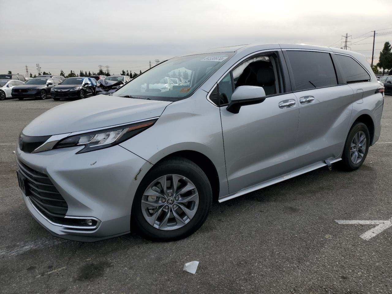 TOYOTA SIENNA XLE 2022