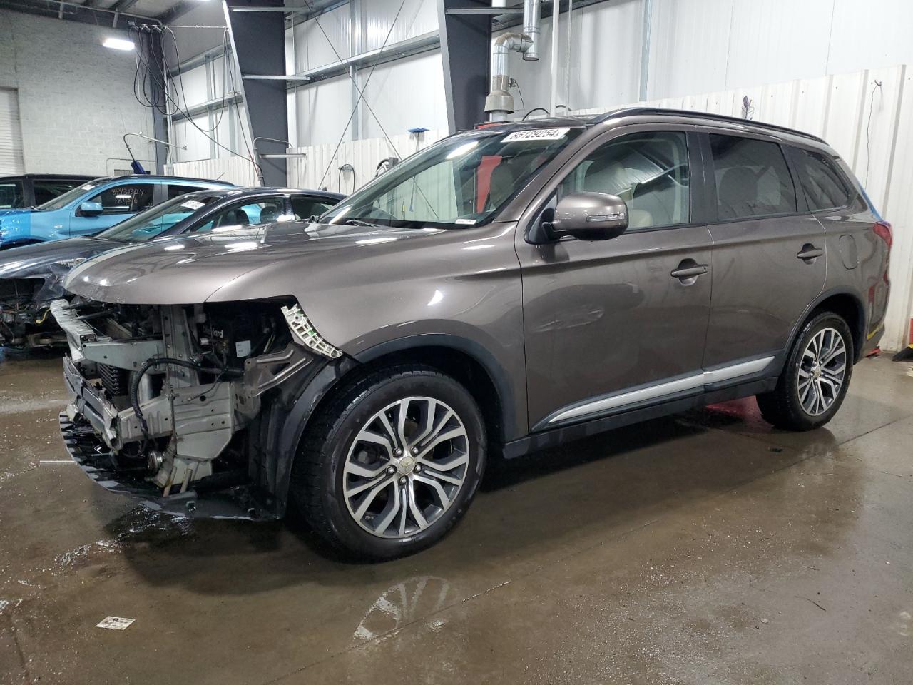 MITSUBISHI OUTLANDER 2016