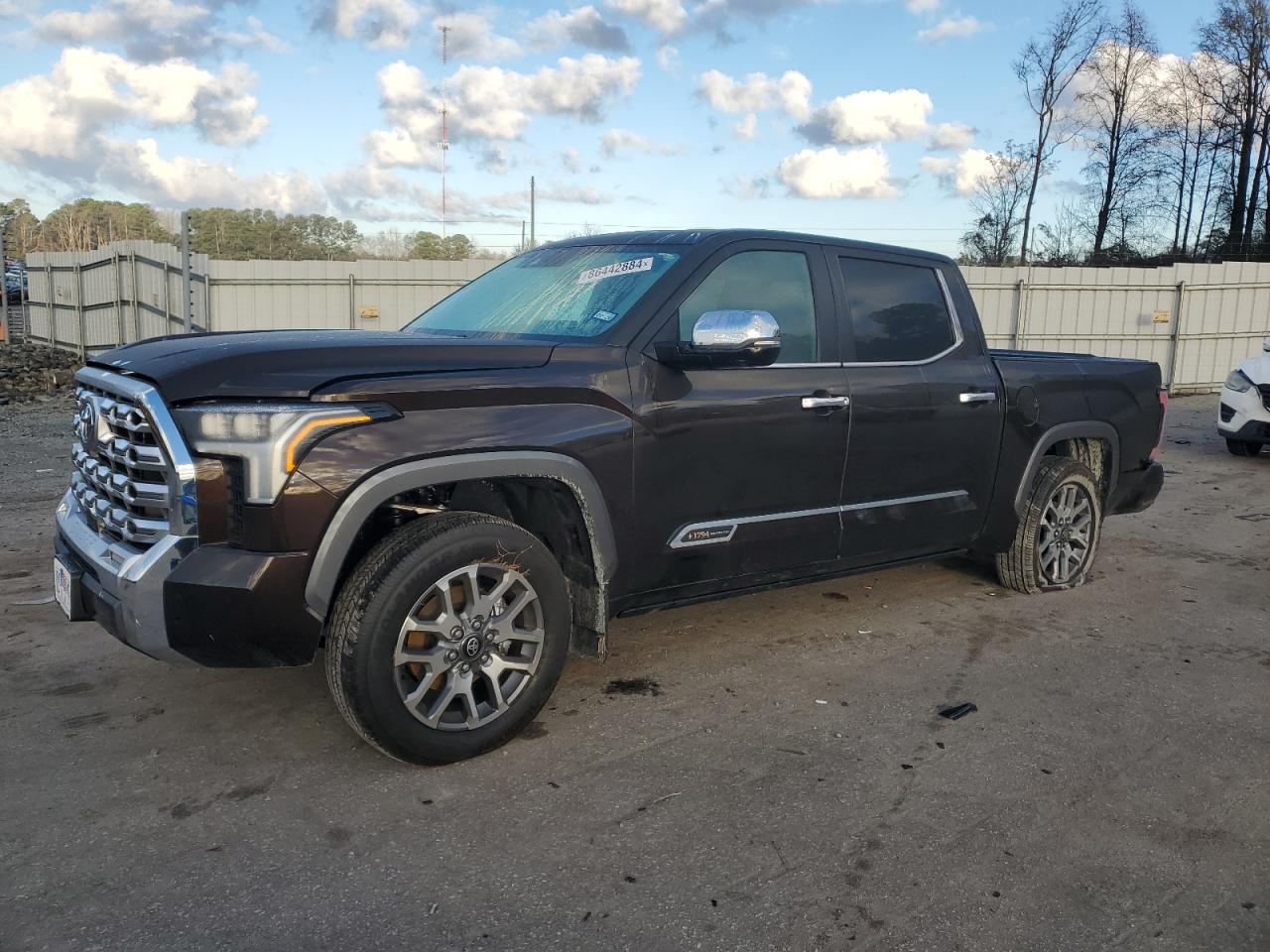 TOYOTA TUNDRA CRE 2025