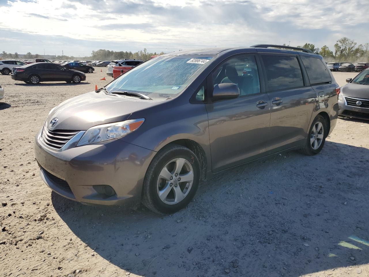 TOYOTA SIENNA LE 2016