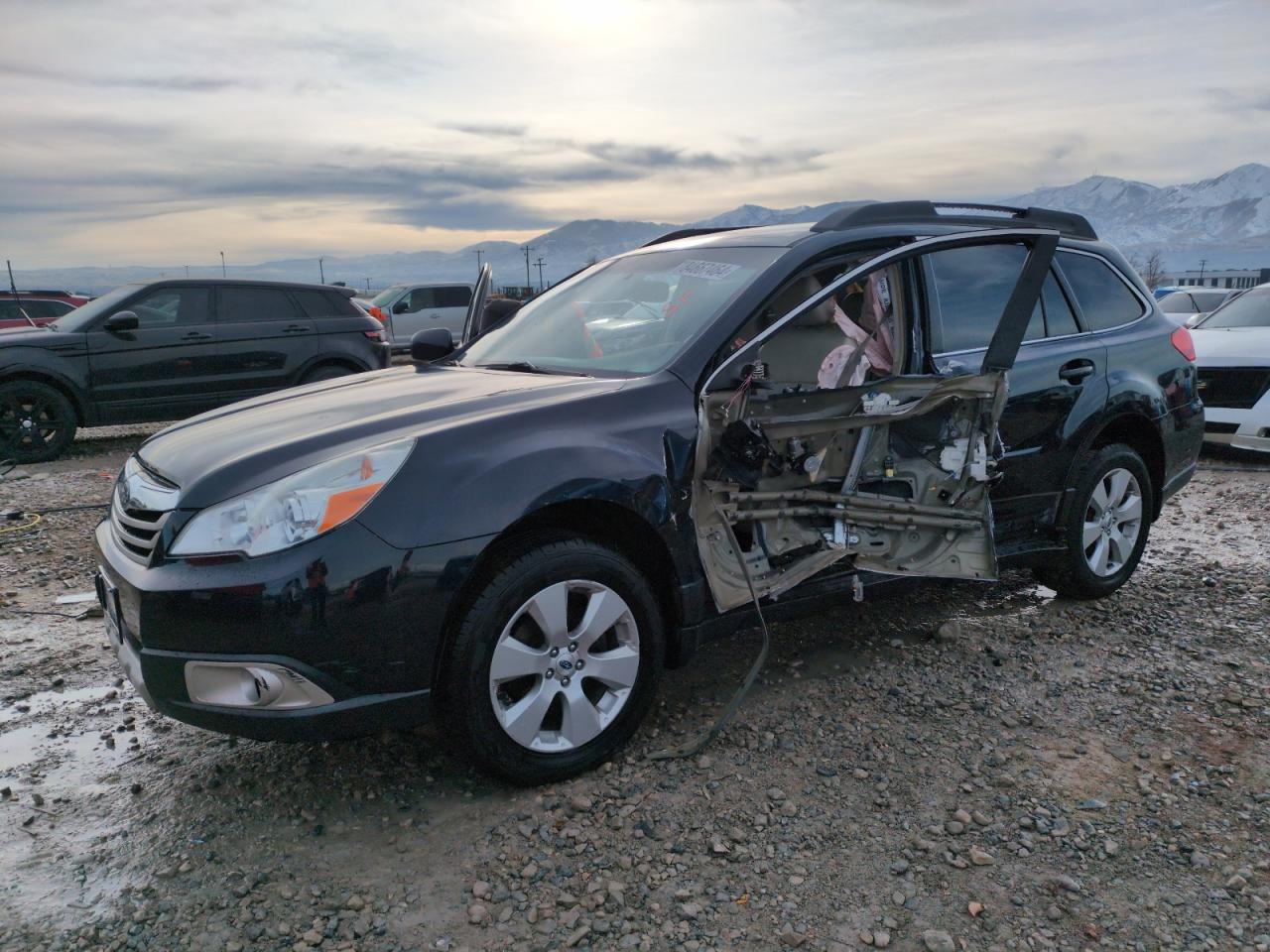 SUBARU OUTBACK 2. 2012