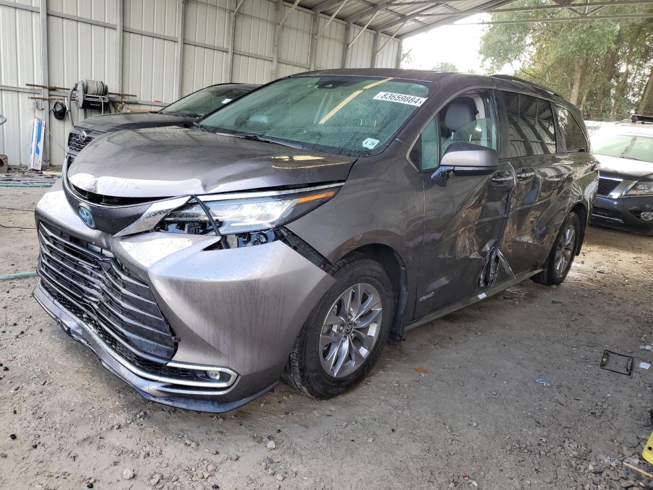 TOYOTA SIENNA XLE 2021