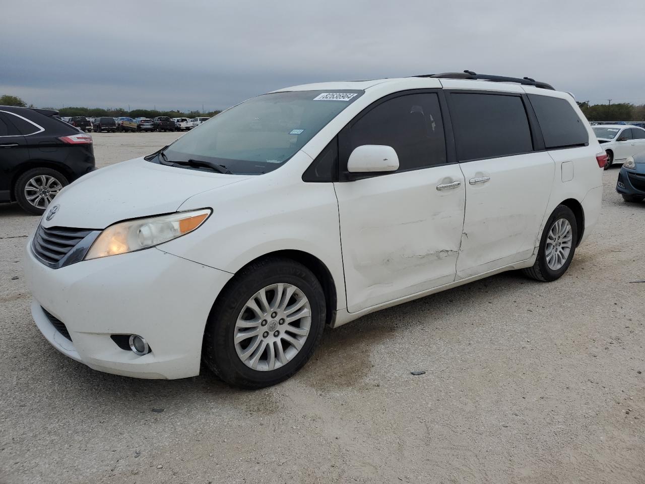 TOYOTA SIENNA XLE 2015