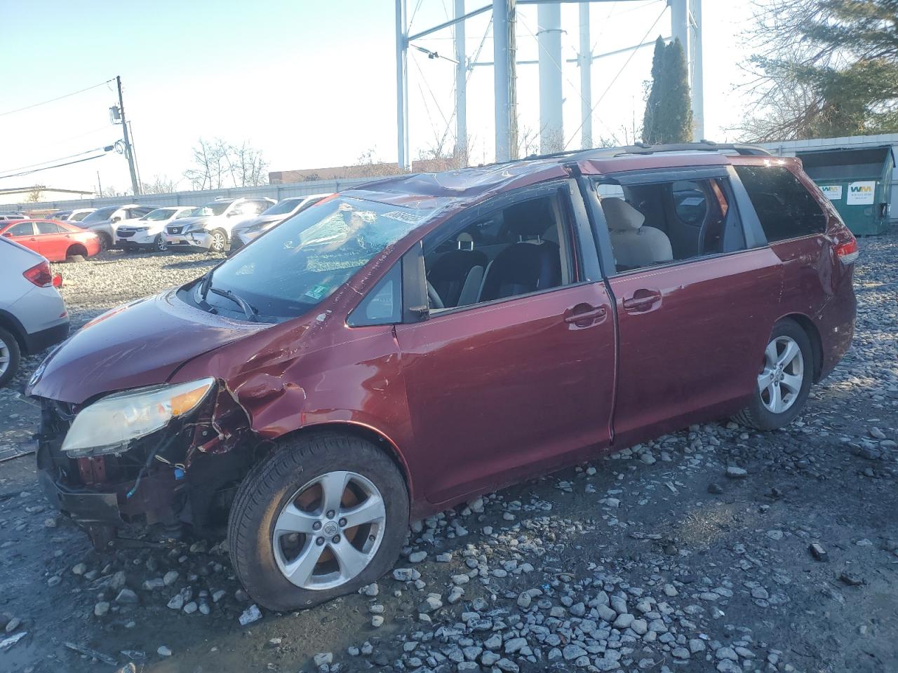 TOYOTA SIENNA LE 2011
