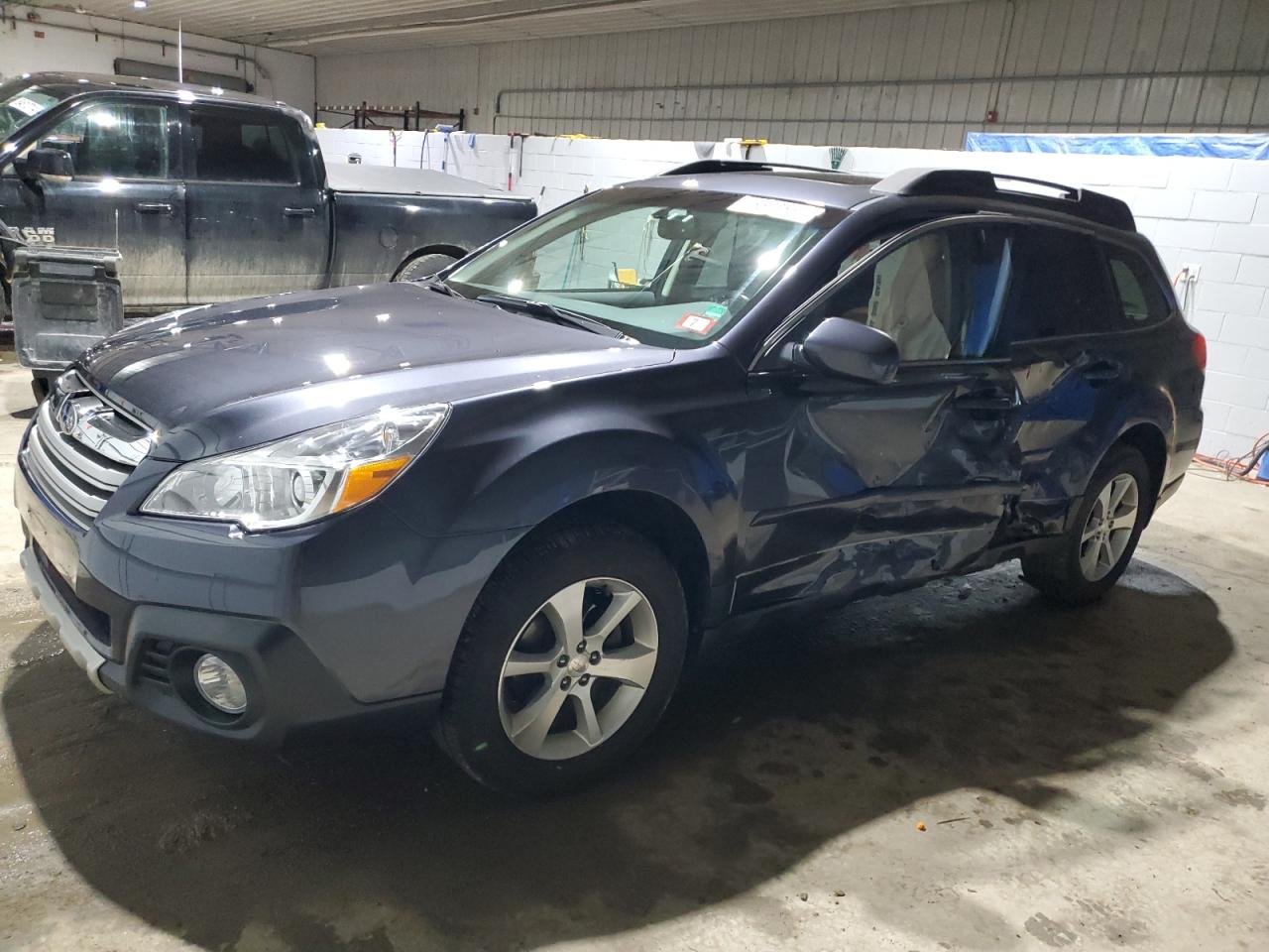 SUBARU OUTBACK 2. 2013