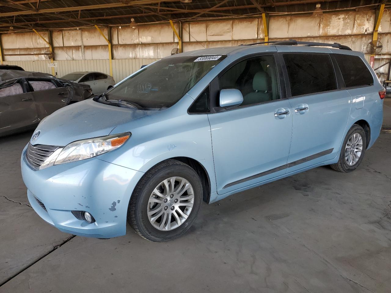 TOYOTA SIENNA XLE 2017