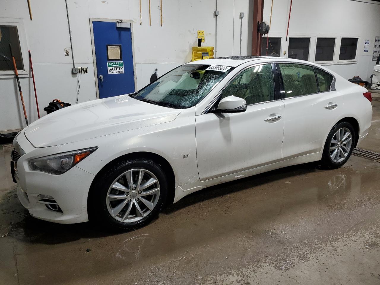 INFINITI Q50 BASE 2015