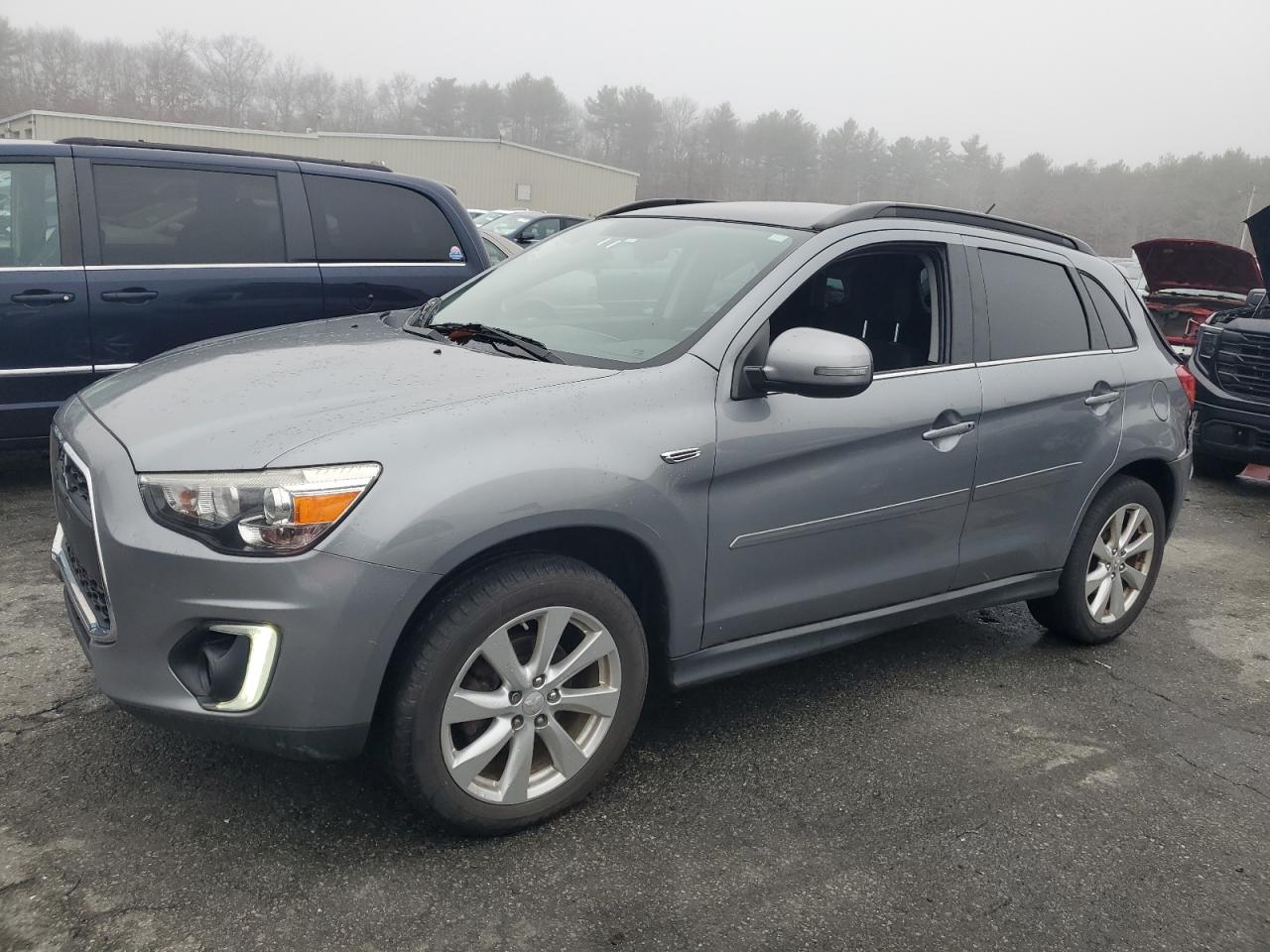MITSUBISHI OUTLANDER 2015