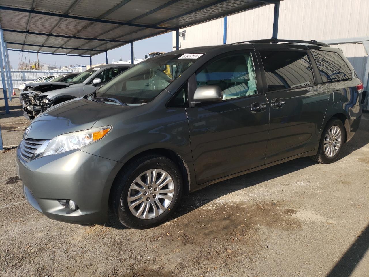 TOYOTA SIENNA XLE 2014