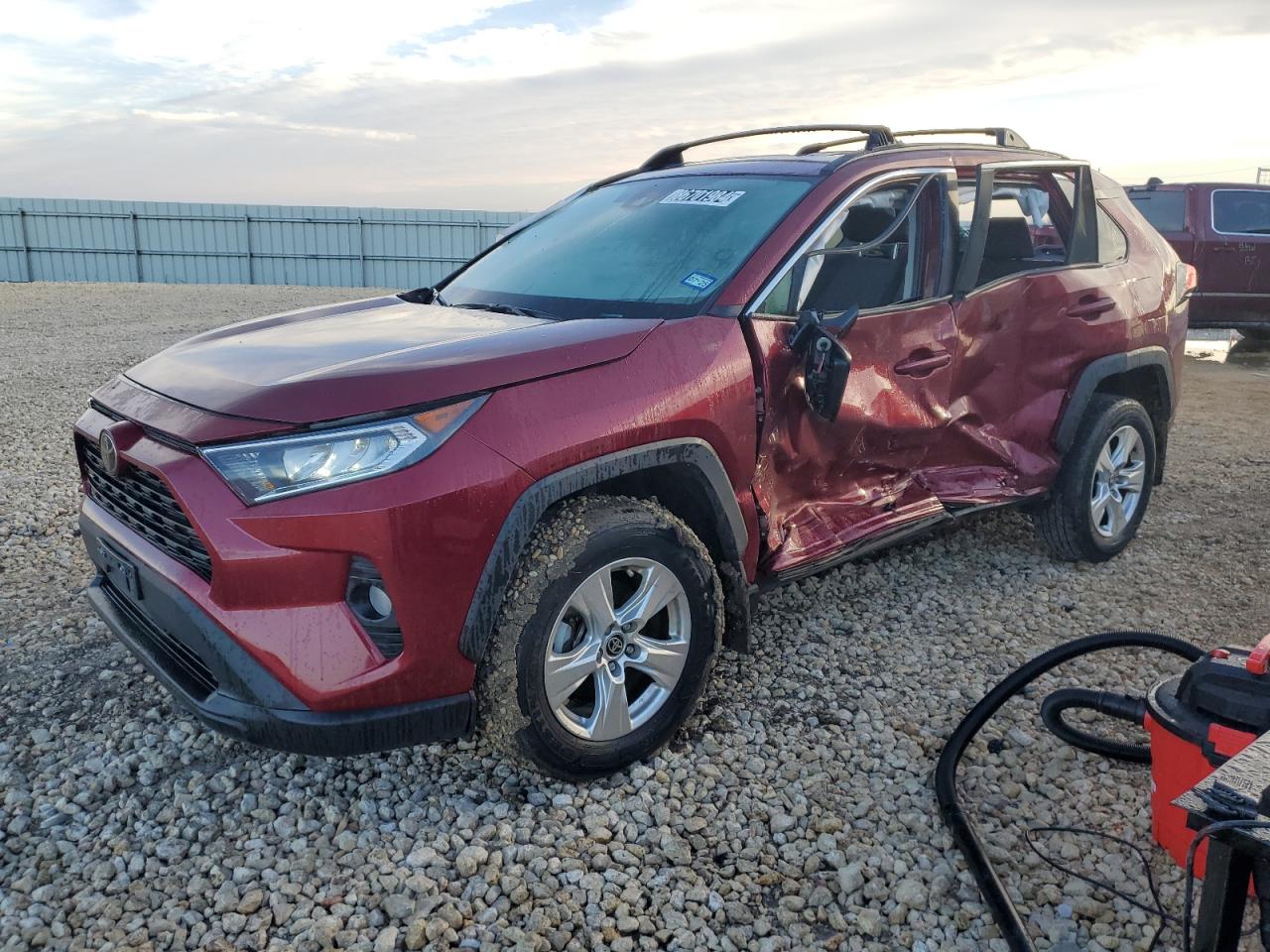 TOYOTA RAV4 XLE 2021