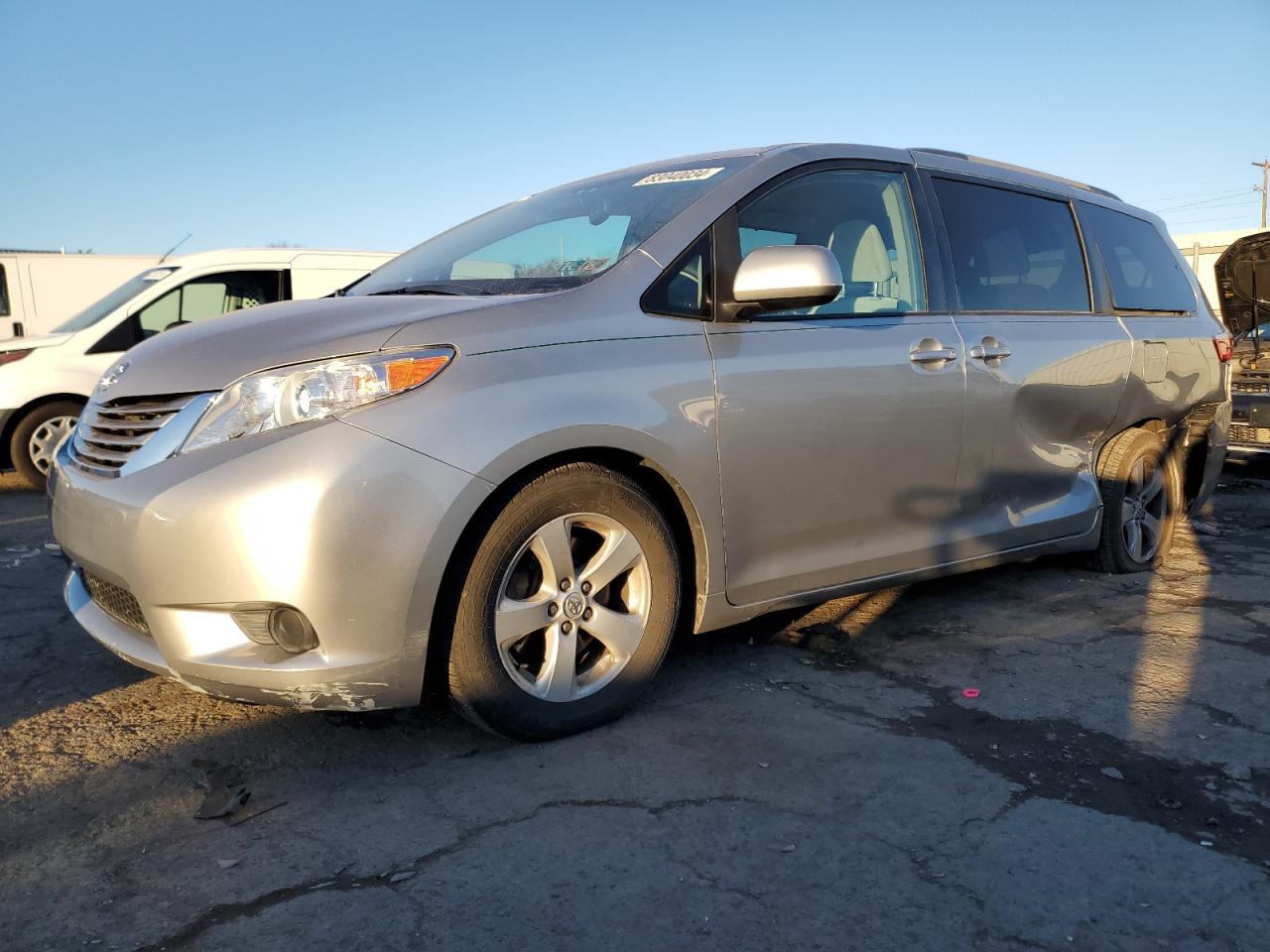 TOYOTA SIENNA LE 2015