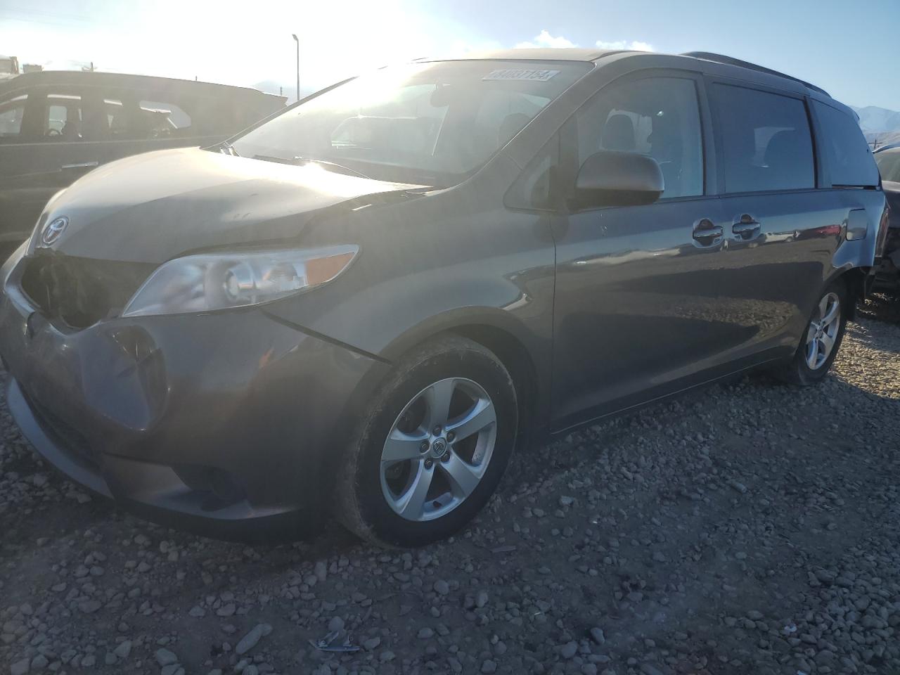 TOYOTA SIENNA LE 2013