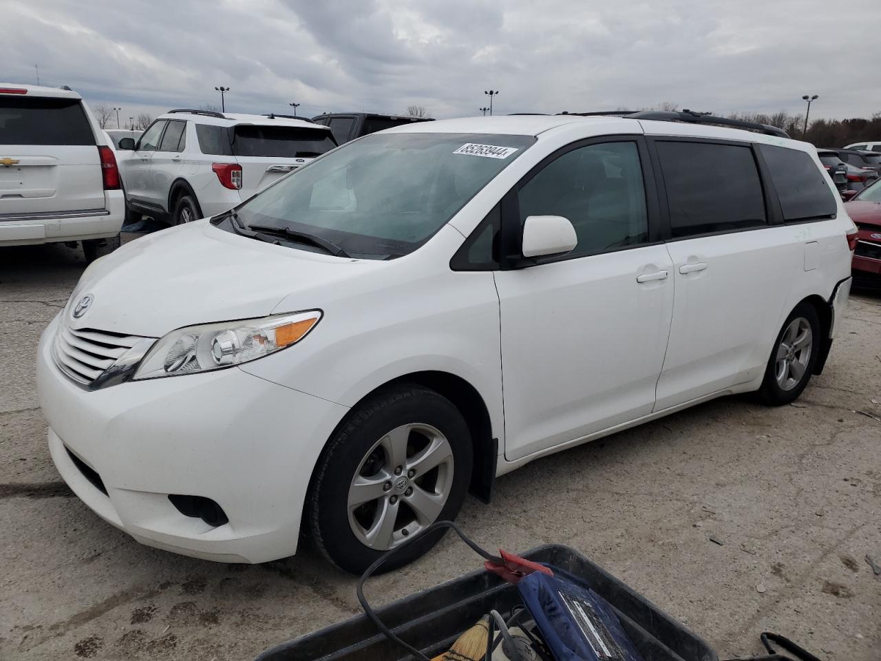 TOYOTA SIENNA LE 2016