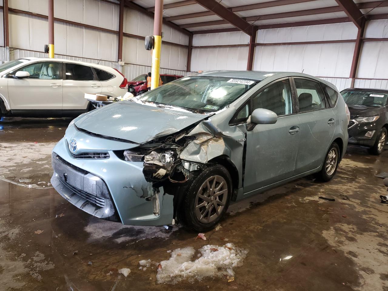 TOYOTA PRIUS V 2015