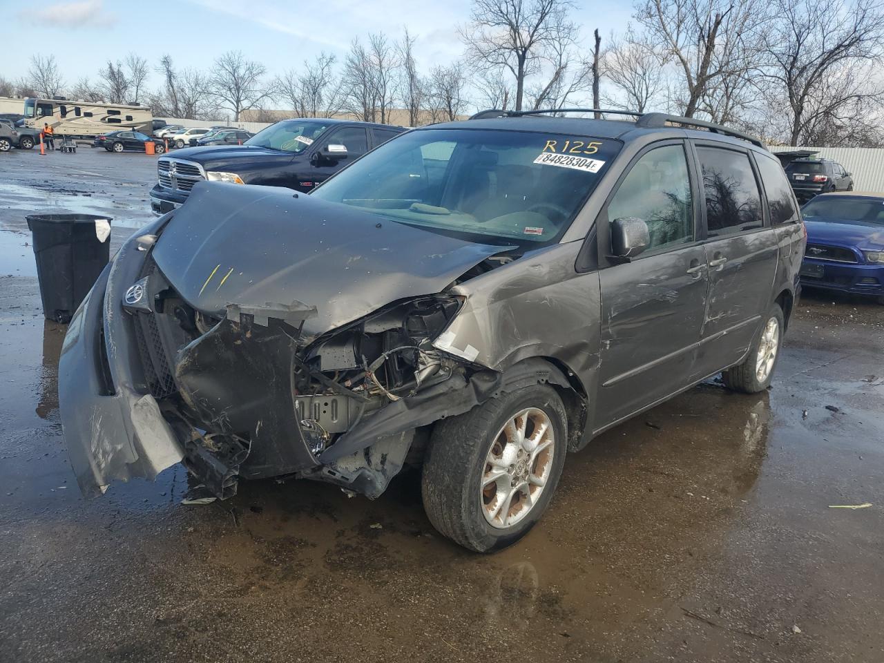 TOYOTA SIENNA XLE 2004
