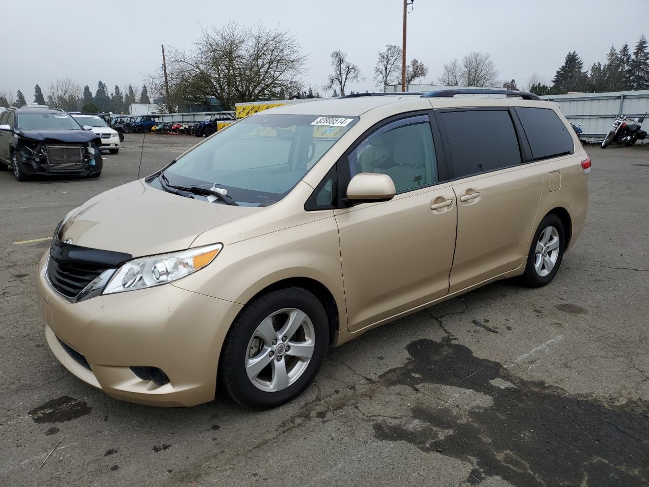 TOYOTA SIENNA LE 2014