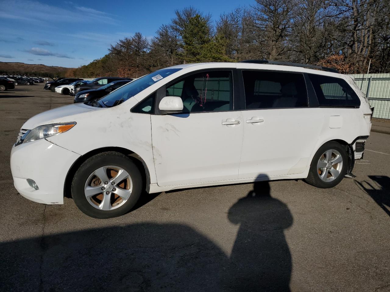TOYOTA SIENNA LE 2016