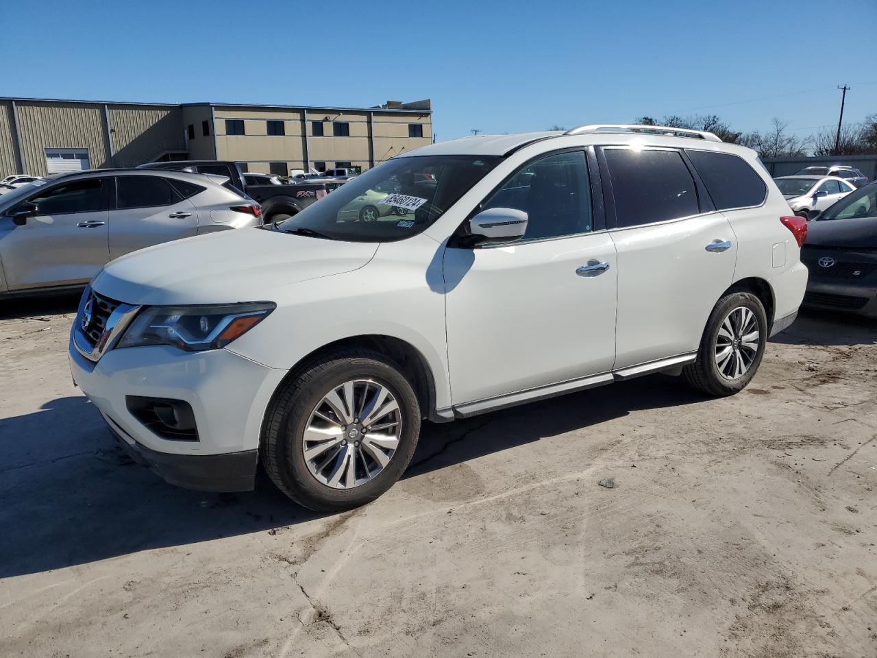 NISSAN PATHFINDER 2019