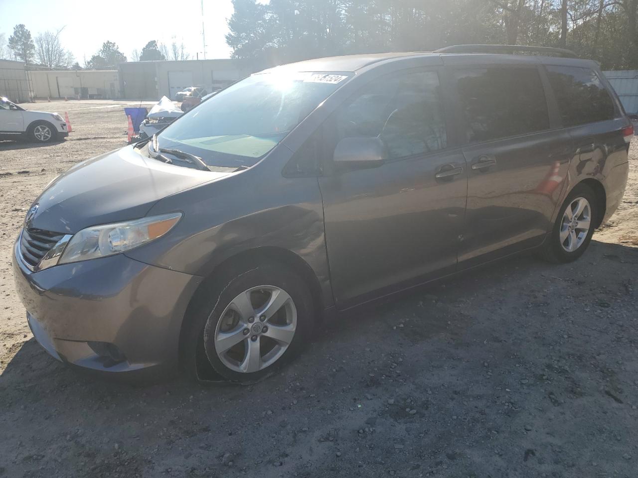 TOYOTA SIENNA LE 2012