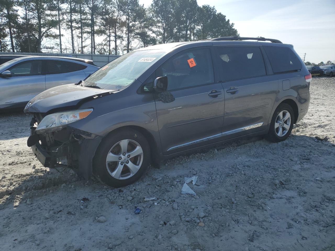 TOYOTA SIENNA LE 2013