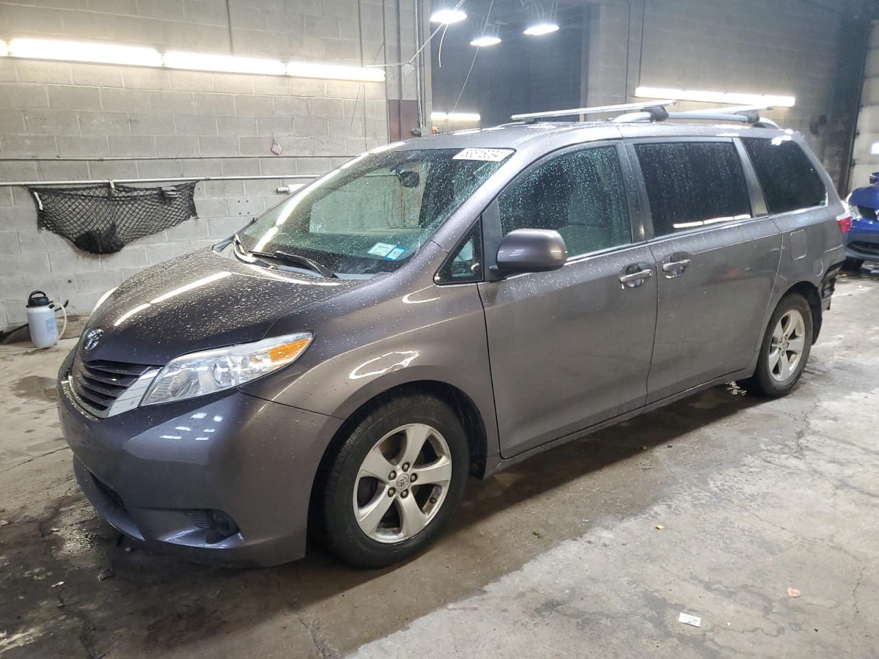 TOYOTA SIENNA LE 2015