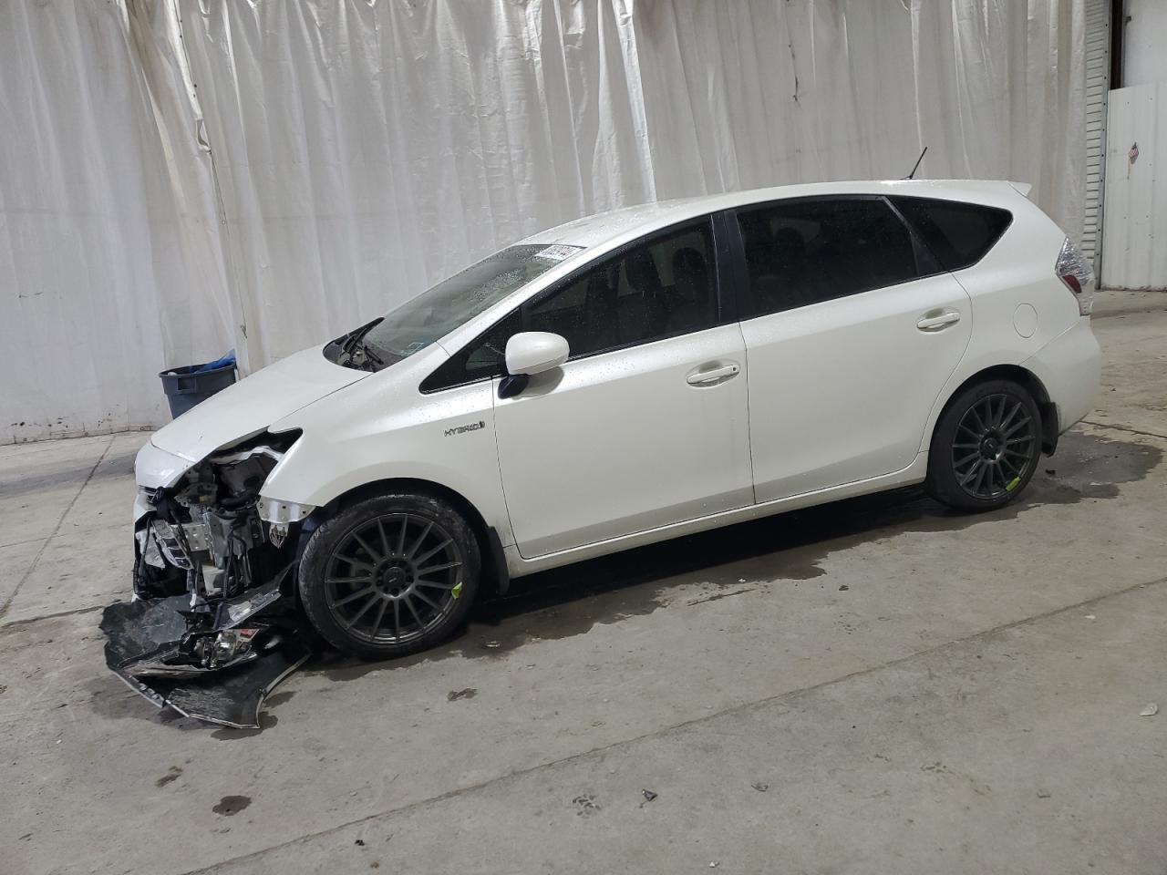 TOYOTA PRIUS V 2014