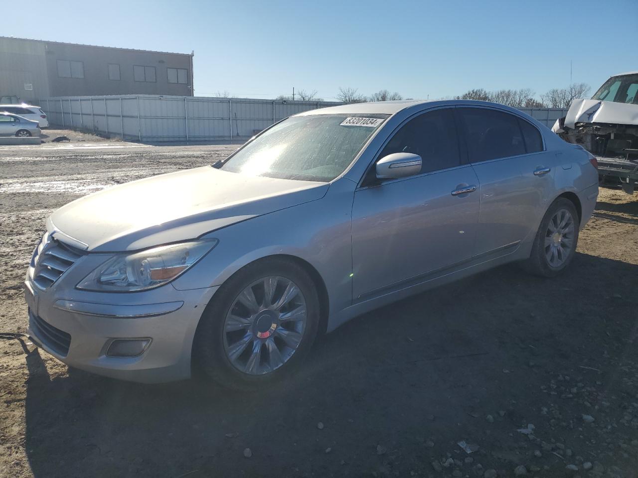HYUNDAI GENESIS 3. 2011