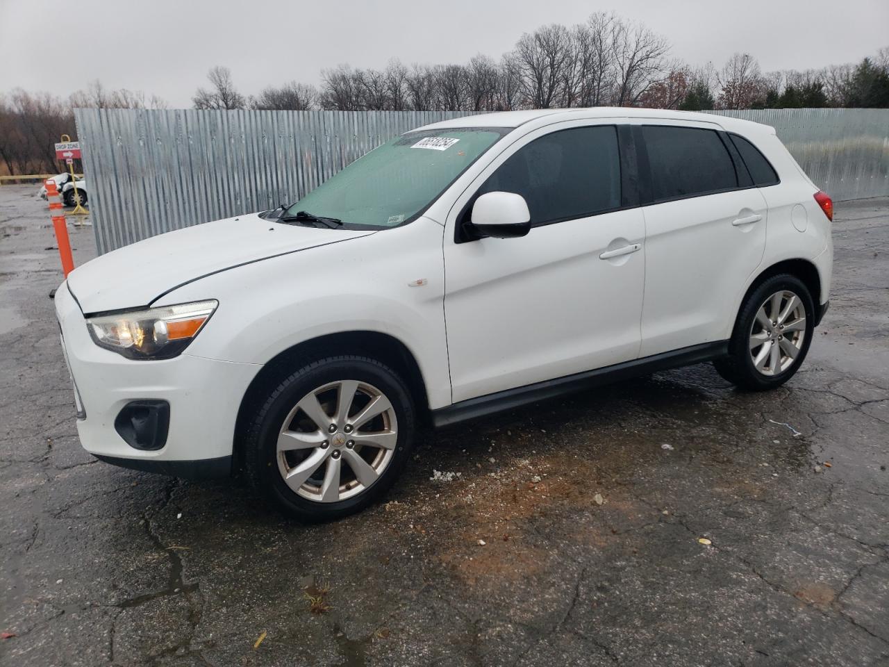 MITSUBISHI OUTLANDER 2015