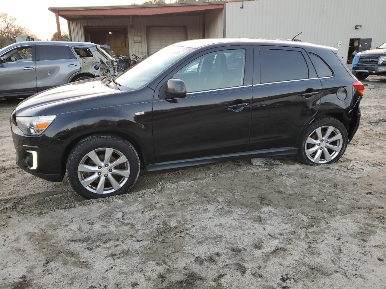 MITSUBISHI OUTLANDER 2015