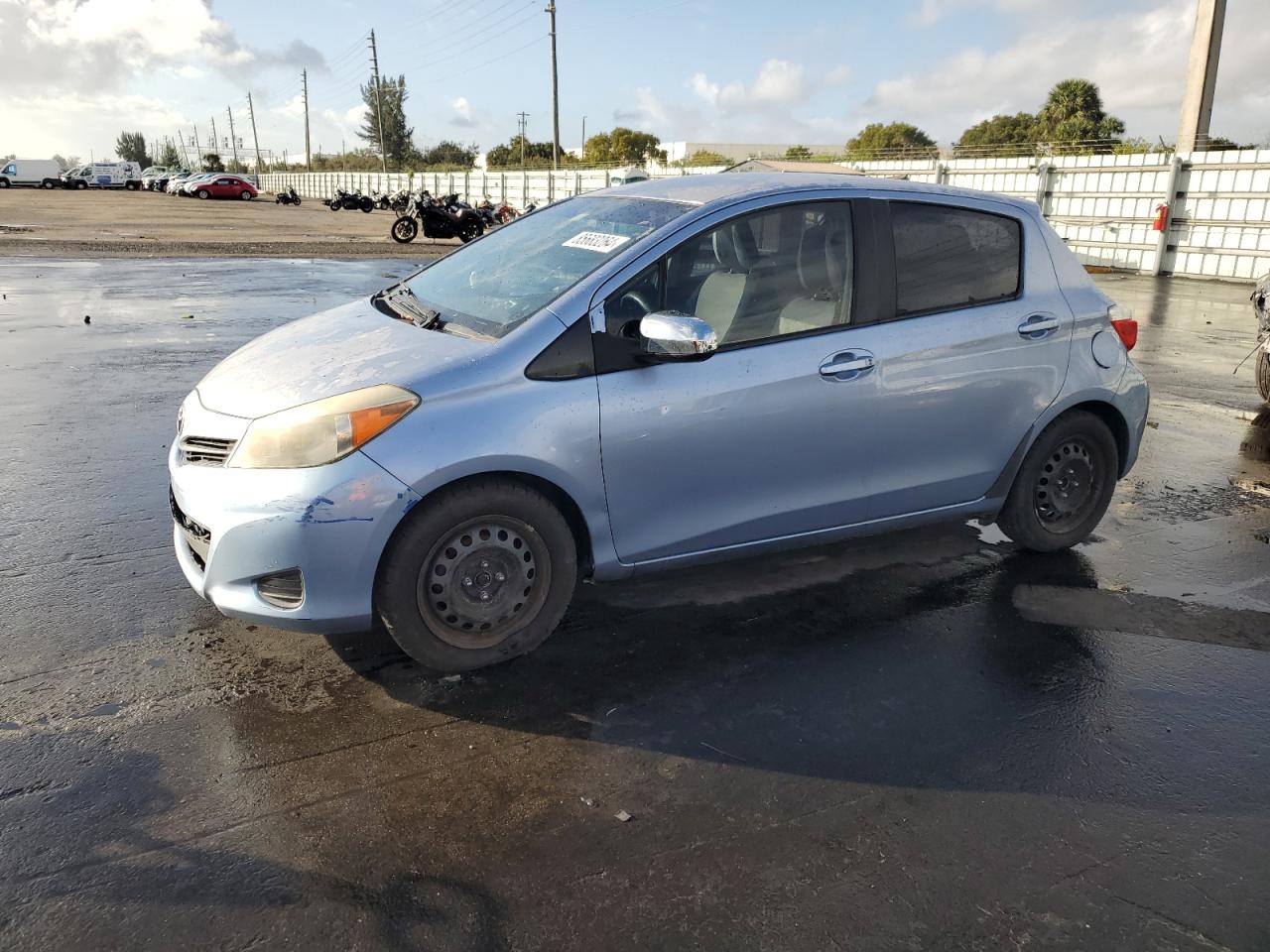 TOYOTA YARIS 2013