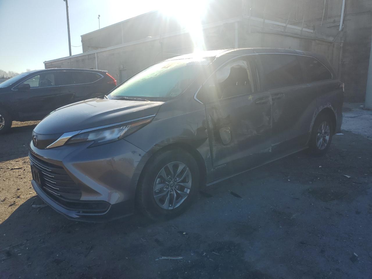 TOYOTA SIENNA LE 2021