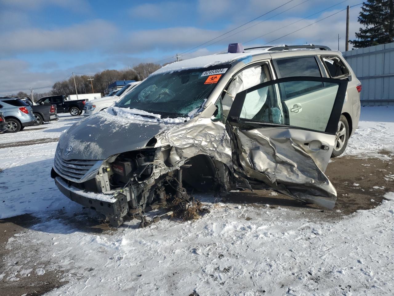 TOYOTA SIENNA LE 2017