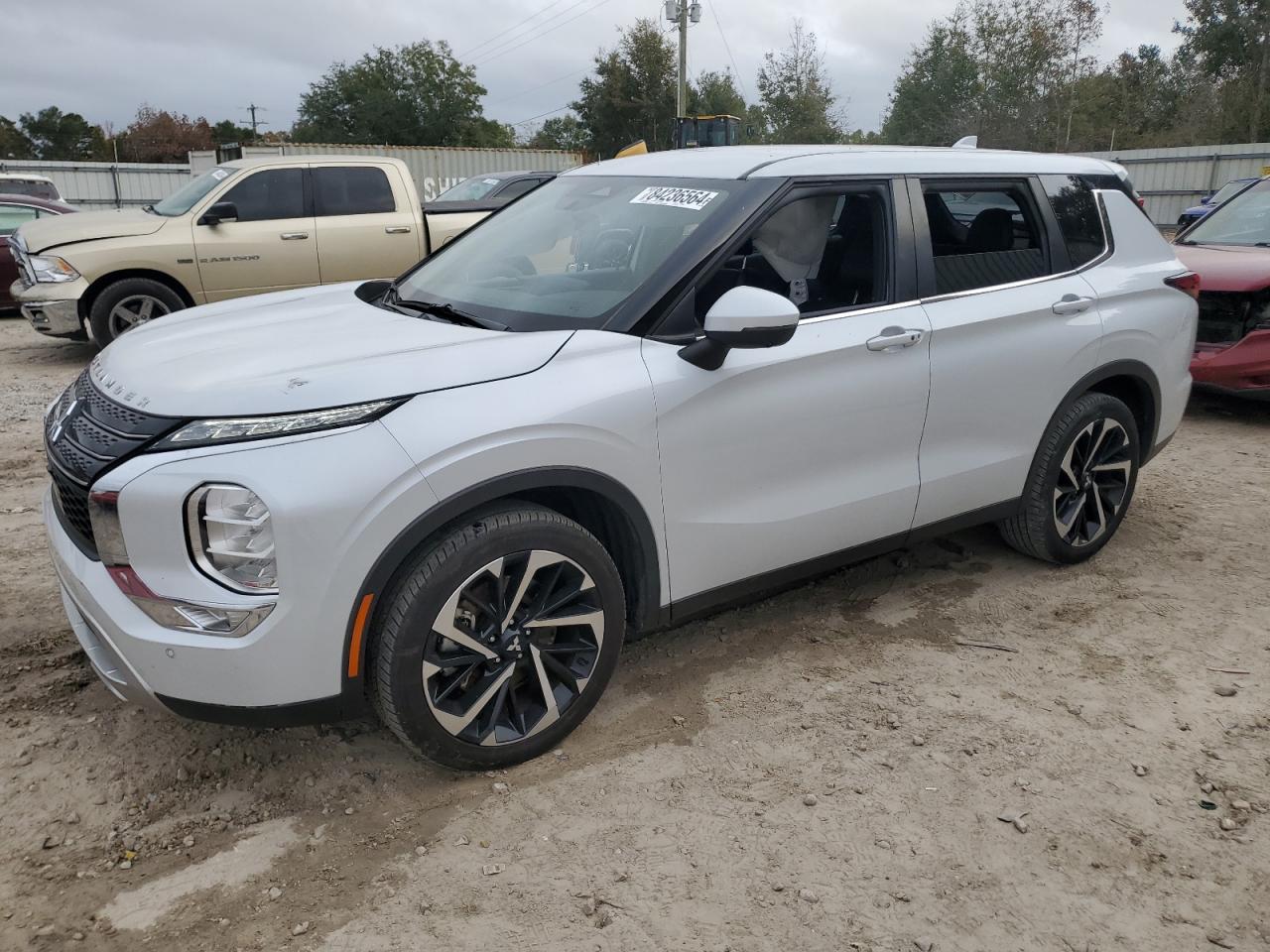 MITSUBISHI OUTLANDER 2023