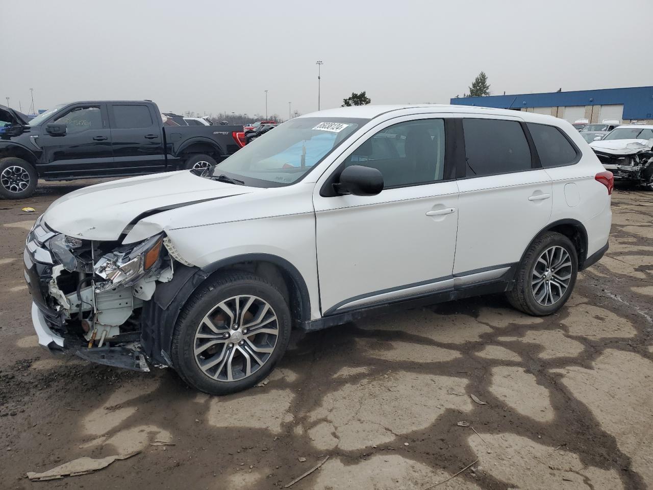 MITSUBISHI OUTLANDER 2016