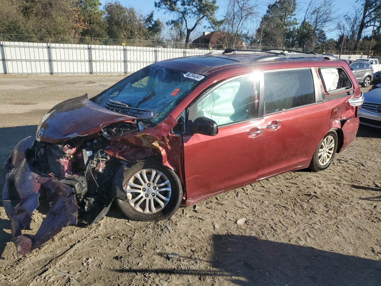 TOYOTA SIENNA XLE 2015