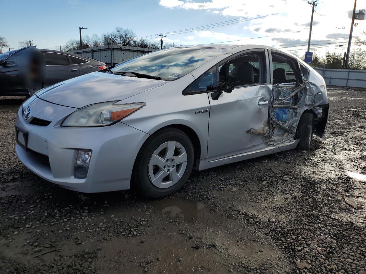 TOYOTA PRIUS 2011