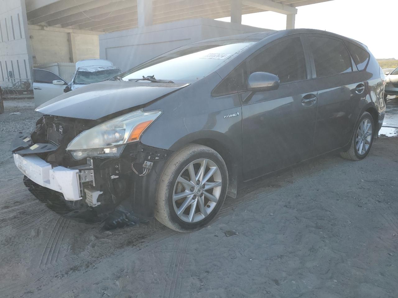 TOYOTA PRIUS V 2013