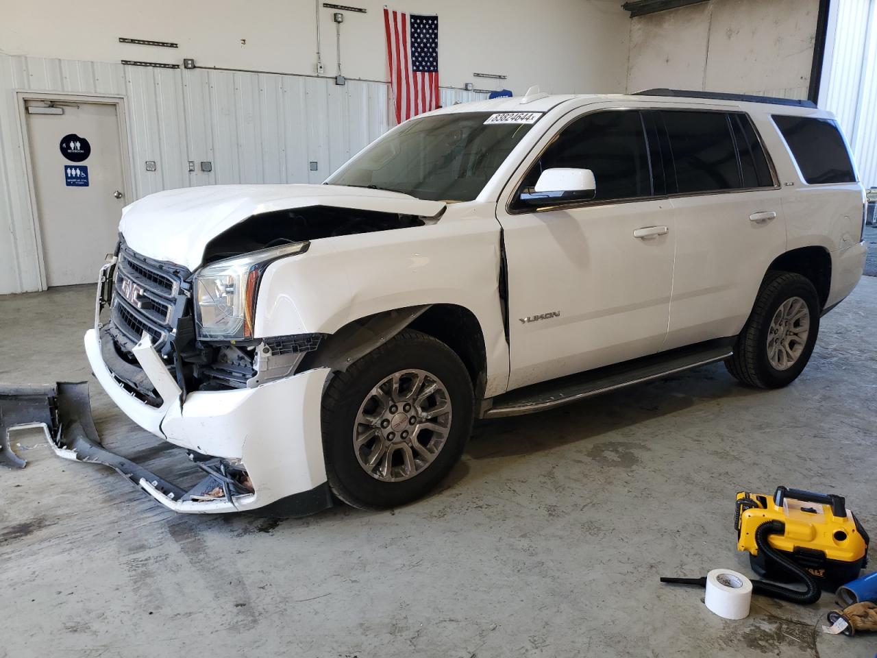 GMC YUKON SLE 2016